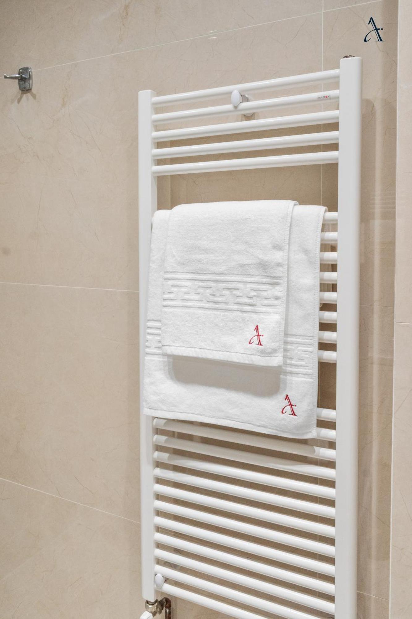 Rentforcomfort Penthouse Romana Boekarest Buitenkant foto